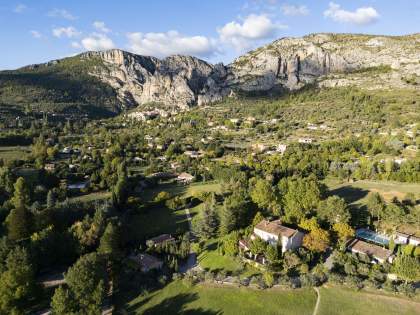 Vue aérienne - Moustiers-Sainte-Marie - La Bastide de Moustiers